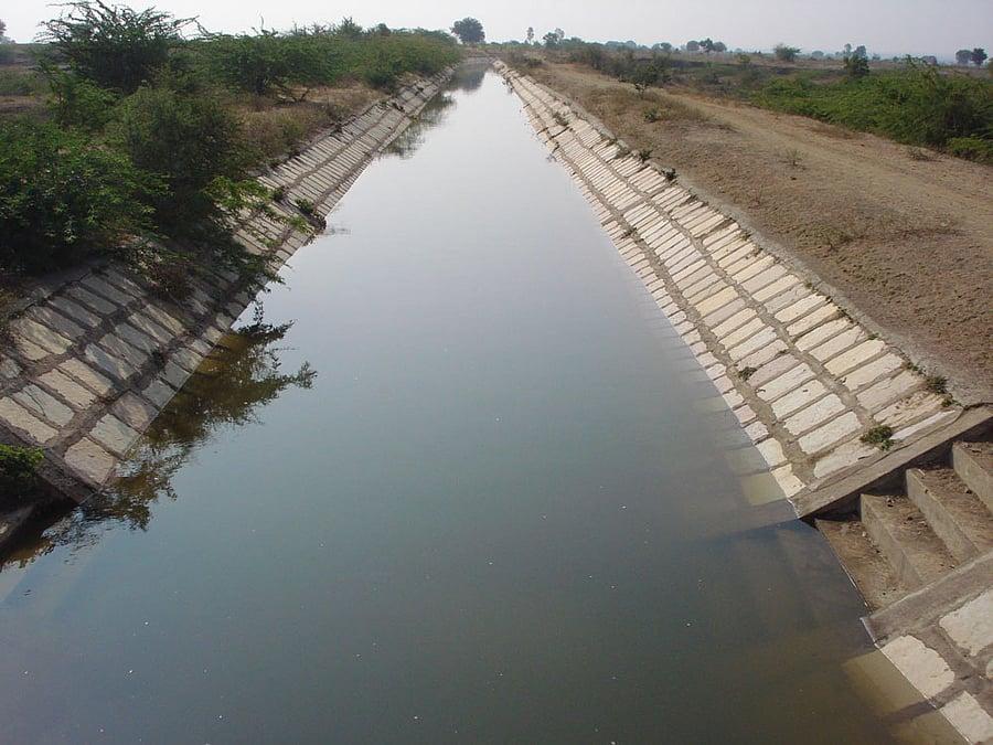 Two Children Die After Being Allegedly Pushed Into Canal crime news 01