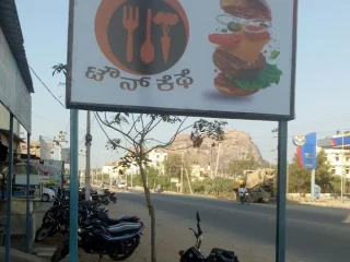 hill town cafe yadgiri